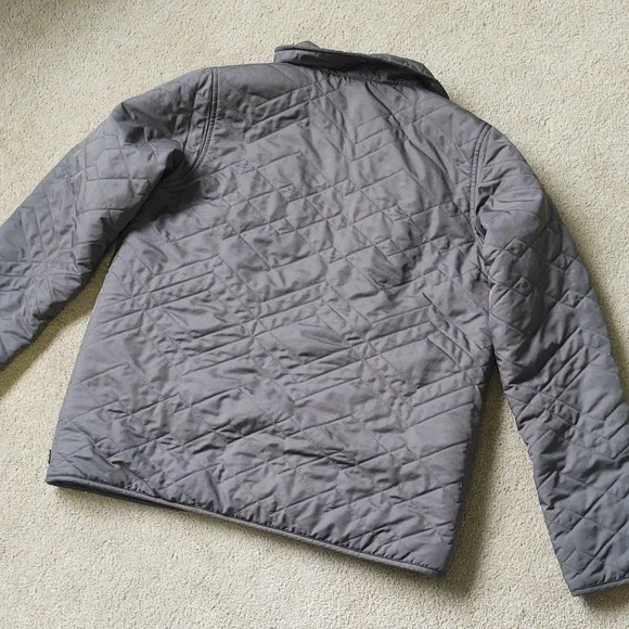 GUC Patagonia grey quilted jacket with faux fur lining. - Picture 7 of 7